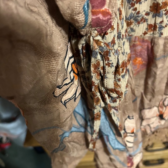 NWT Oddy floral Vee neck Long sleeve Top - Picture 7 of 7